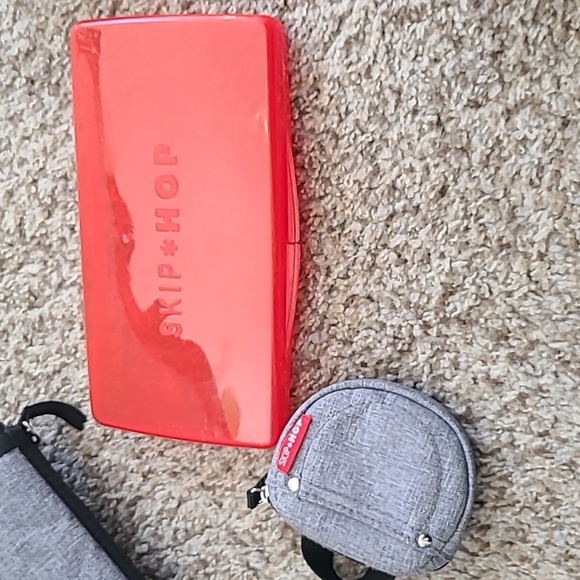 Skip Hop Gray and Red Travel Changing Kit Zip Off Changing Mat - Picture 3 of 10